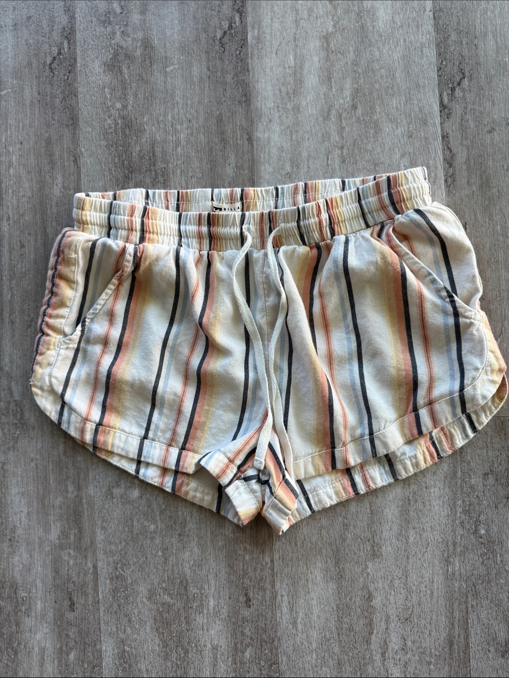 Billabong women’s pull-on shorts